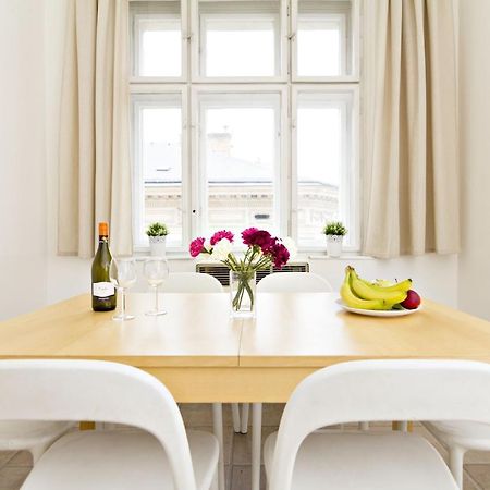 Apartments With 2 Bathrooms- 5 Minutes From Old Town - 102 M2 Prague Exterior photo