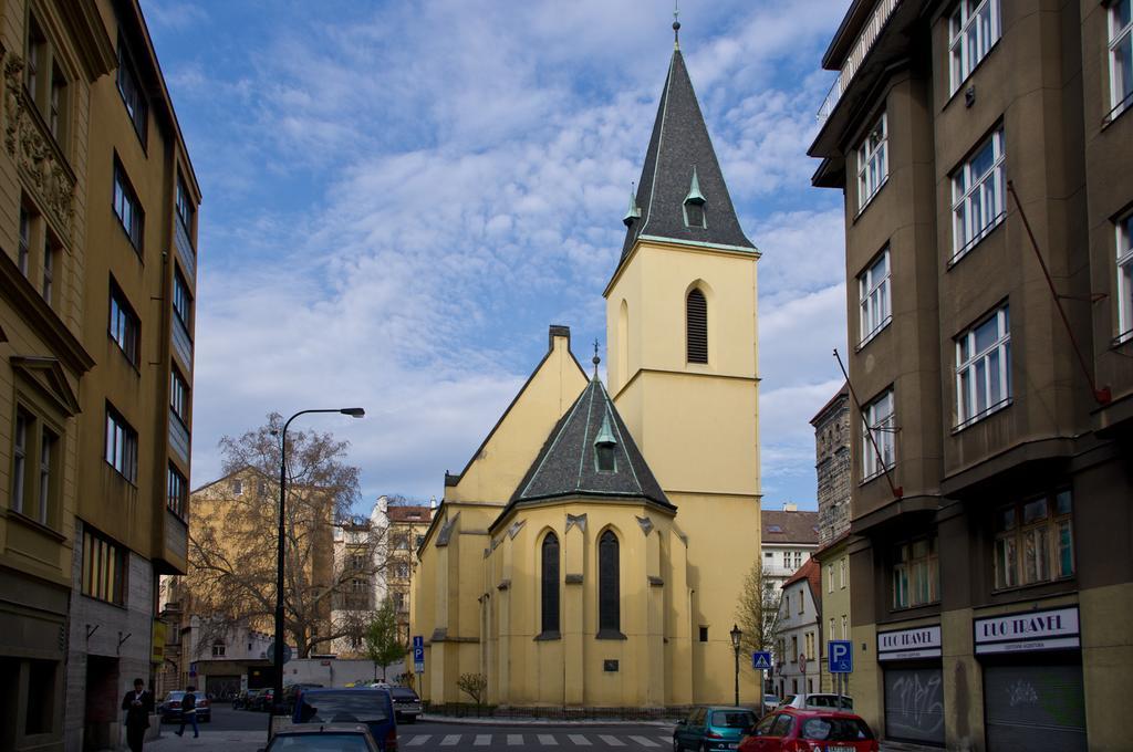 Apartments With 2 Bathrooms- 5 Minutes From Old Town - 102 M2 Prague Exterior photo
