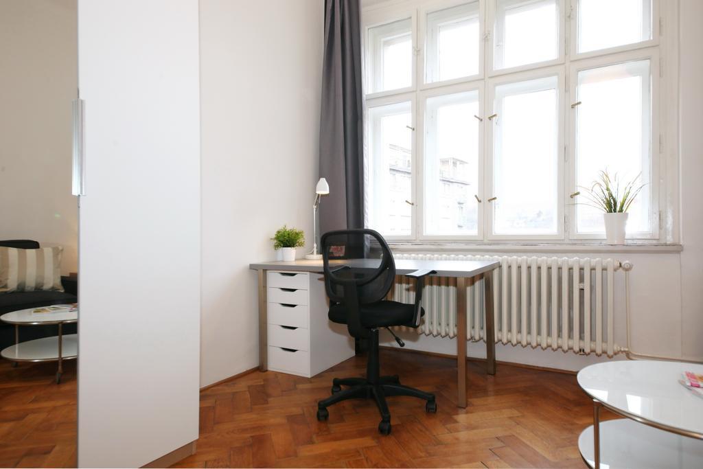 Apartments With 2 Bathrooms- 5 Minutes From Old Town - 102 M2 Prague Exterior photo