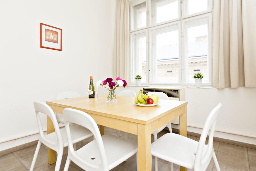 Apartments With 2 Bathrooms- 5 Minutes From Old Town - 102 M2 Prague Exterior photo