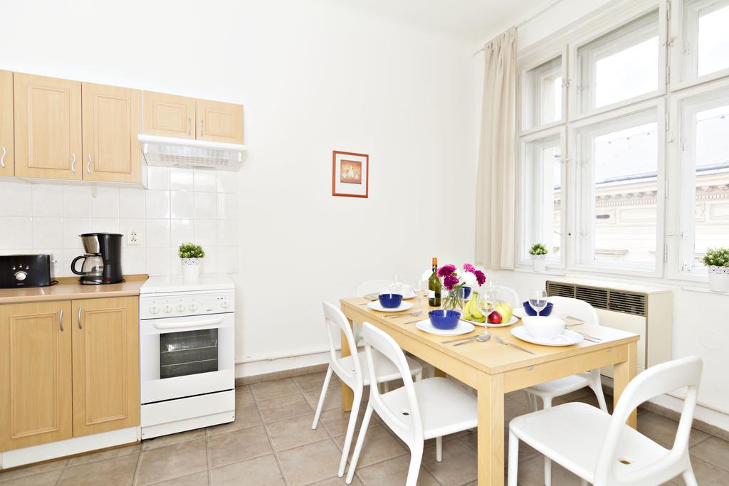 Apartments With 2 Bathrooms- 5 Minutes From Old Town - 102 M2 Prague Exterior photo