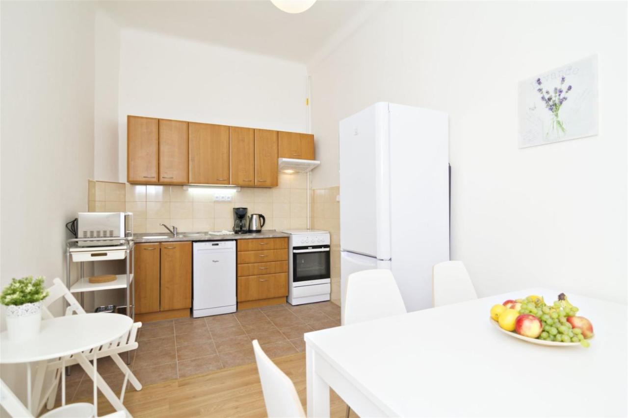 Apartments With 2 Bathrooms- 5 Minutes From Old Town - 102 M2 Prague Exterior photo