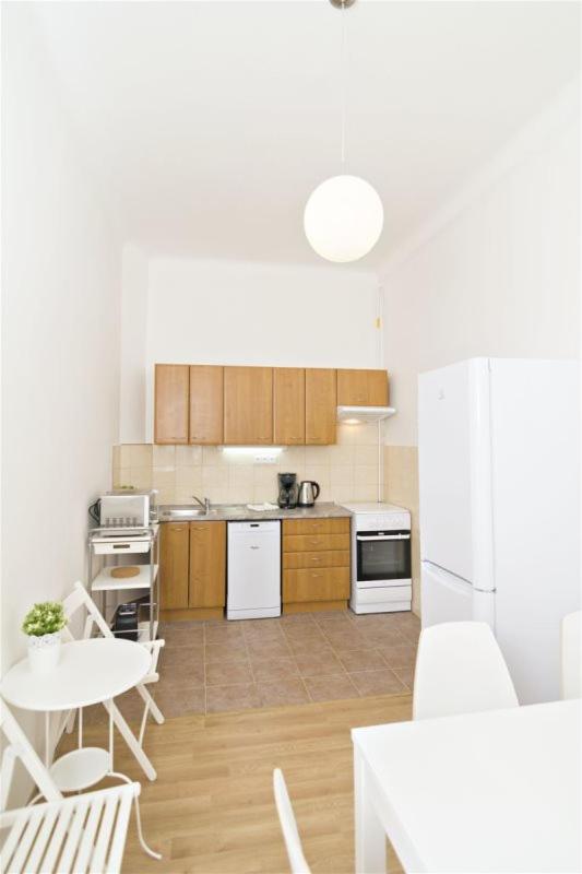 Apartments With 2 Bathrooms- 5 Minutes From Old Town - 102 M2 Prague Exterior photo