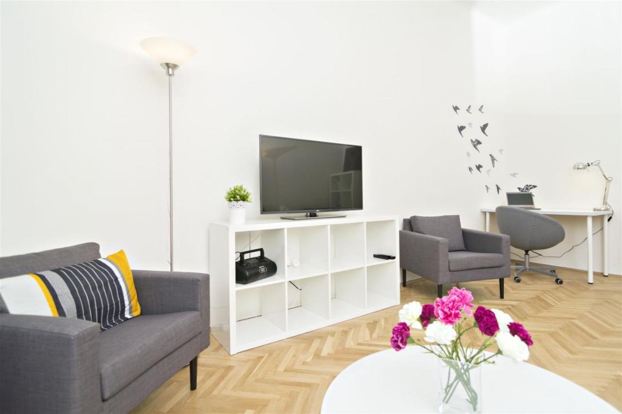 Apartments With 2 Bathrooms- 5 Minutes From Old Town - 102 M2 Prague Exterior photo