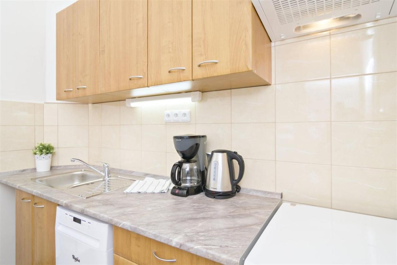 Apartments With 2 Bathrooms- 5 Minutes From Old Town - 102 M2 Prague Exterior photo