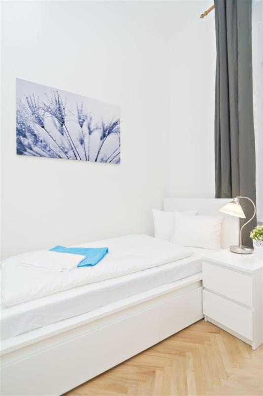 Apartments With 2 Bathrooms- 5 Minutes From Old Town - 102 M2 Prague Exterior photo