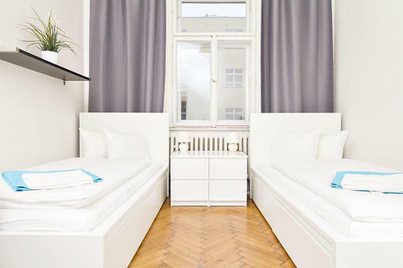 Apartments With 2 Bathrooms- 5 Minutes From Old Town - 102 M2 Prague Exterior photo