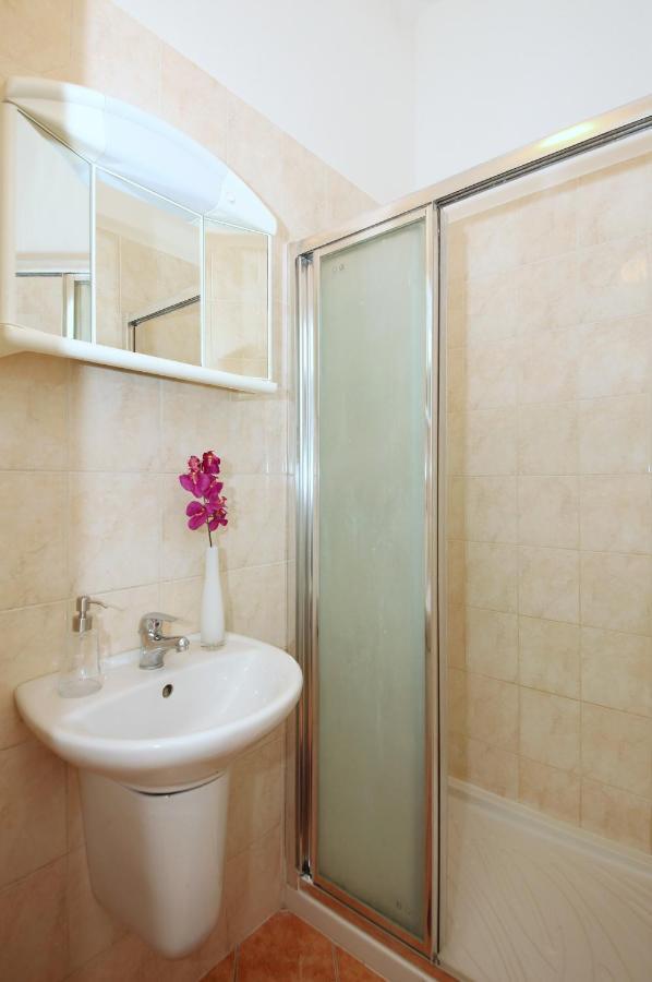 Apartments With 2 Bathrooms- 5 Minutes From Old Town - 102 M2 Prague Exterior photo